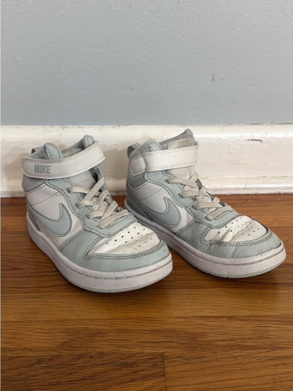 Nike Kids High-Top Sneakers in White and Light Gray